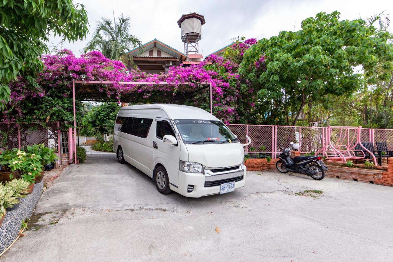 Coconut Resort Hotel Patong Buitenkant foto