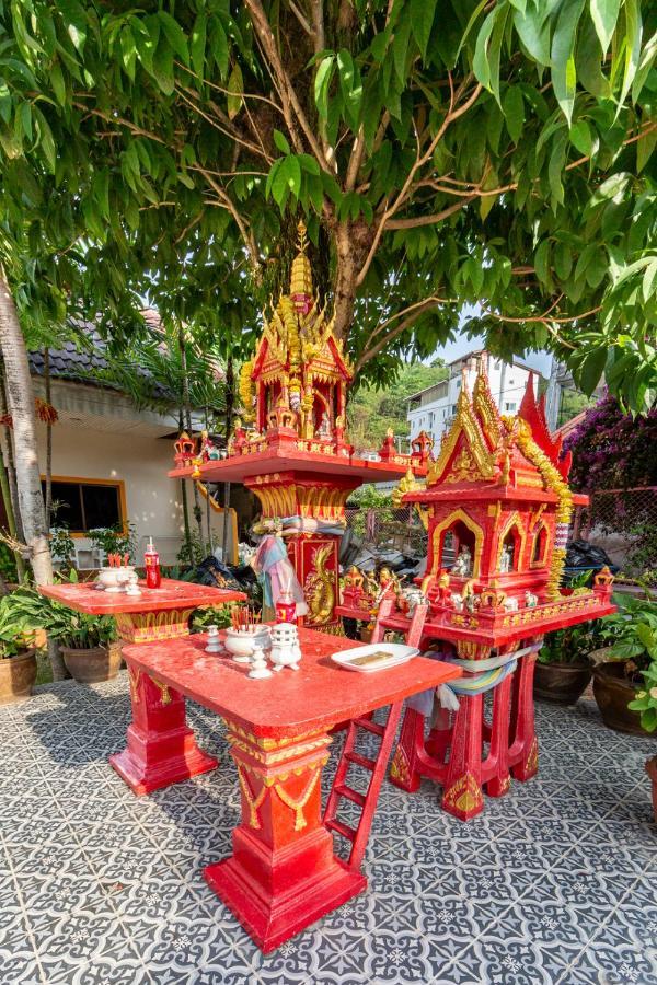 Coconut Resort Hotel Patong Buitenkant foto