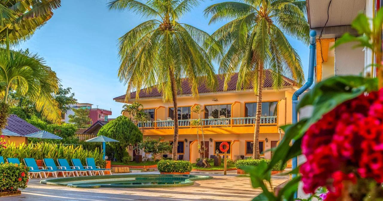 Coconut Resort Hotel Patong Buitenkant foto