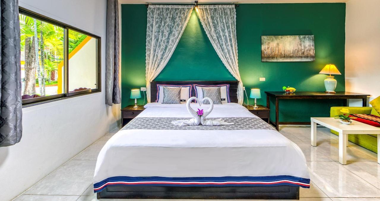 Coconut Resort Hotel Patong Buitenkant foto