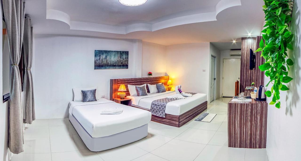 Coconut Resort Hotel Patong Buitenkant foto