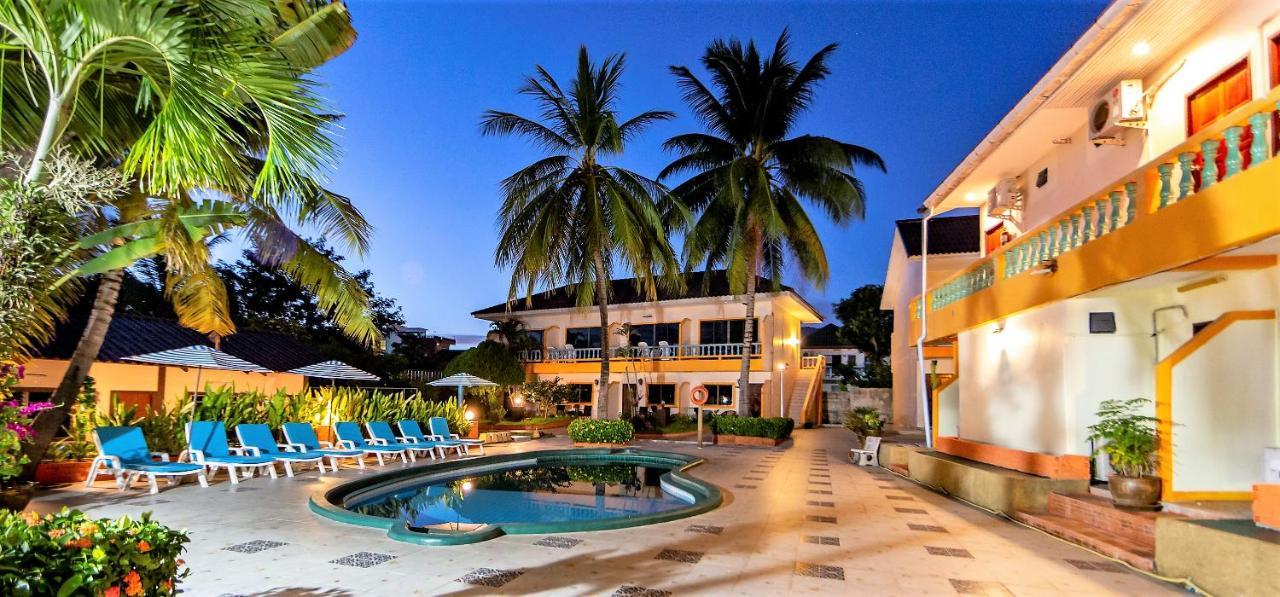 Coconut Resort Hotel Patong Buitenkant foto