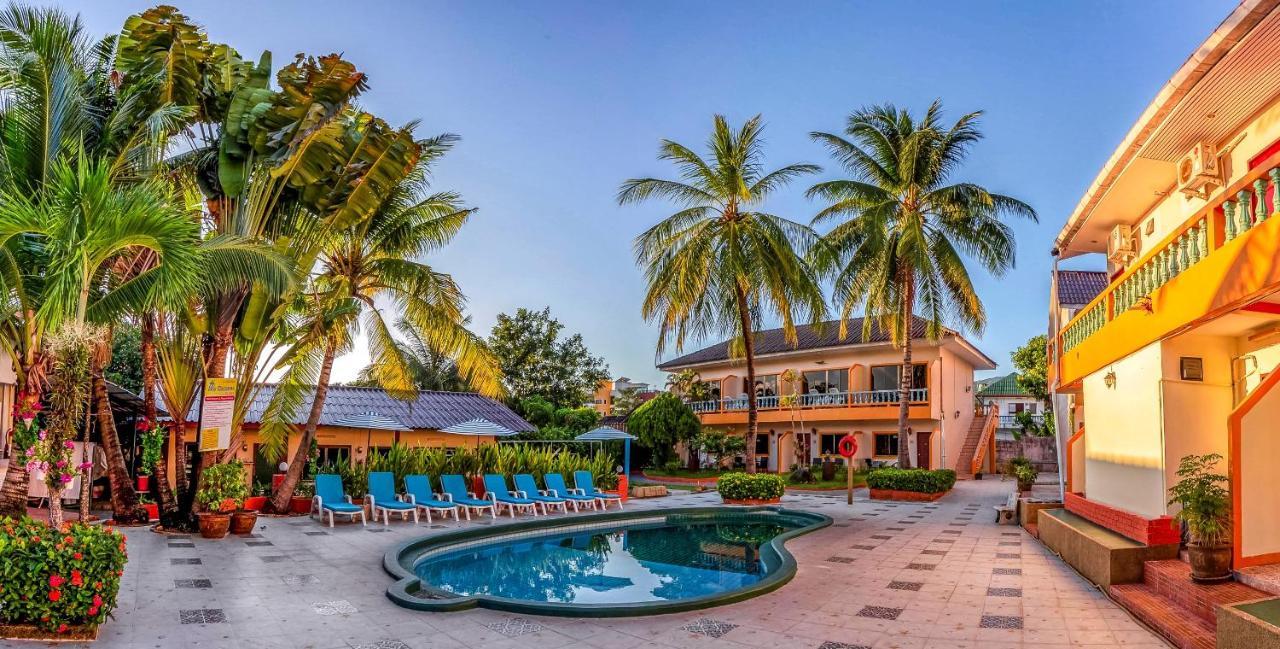 Coconut Resort Hotel Patong Buitenkant foto