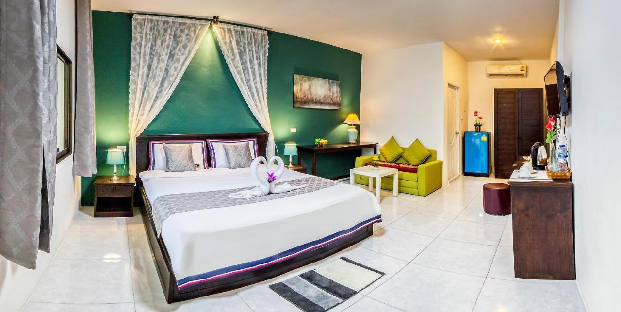 Coconut Resort Hotel Patong Buitenkant foto